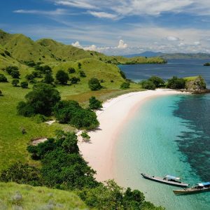Pantai Rinca Island, sumber ig oiko_travel