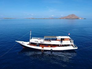 Wisata Kapal Labuan Bajo, sumber ig sailing_komodo_boat_charter