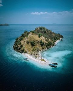 Pulau Kelor di Labuan Bajo, sumber ig flores_awesome