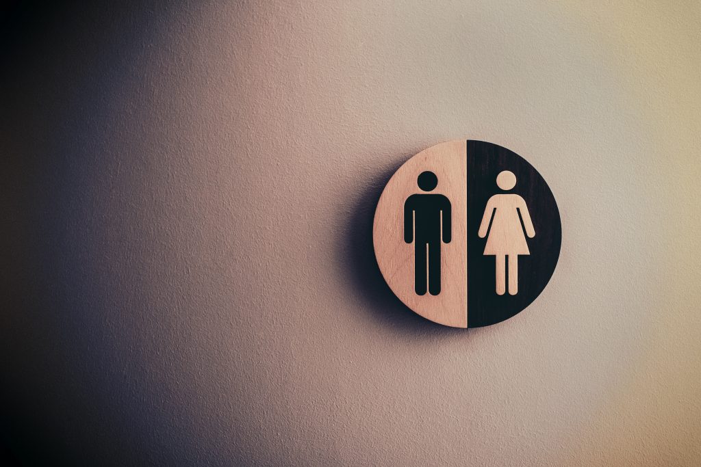 Toilet, Sumber: Unsplash/@timmossholder
